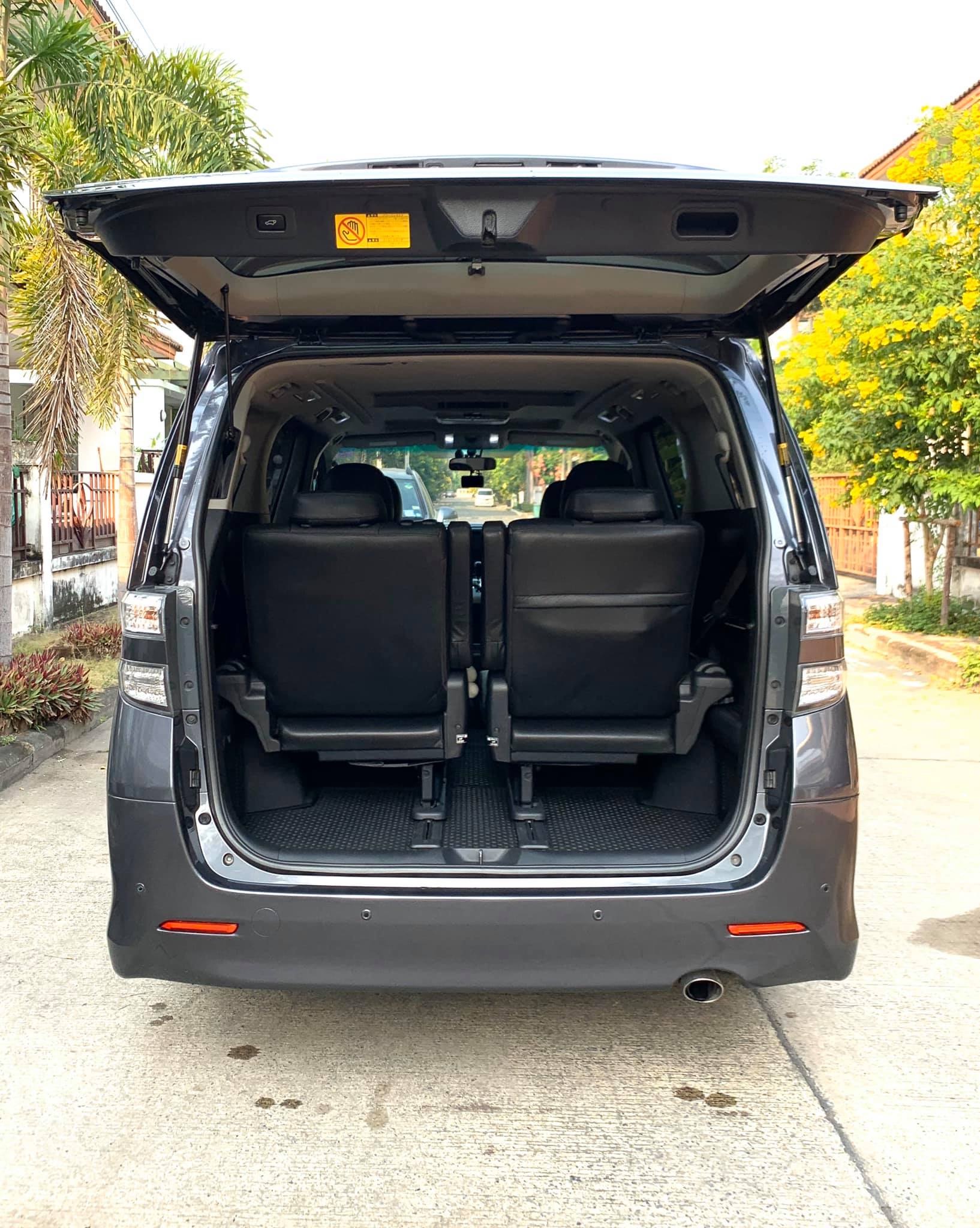 Toyota Vellfire ปี 2011 สีเทา (รูปที่ 10)