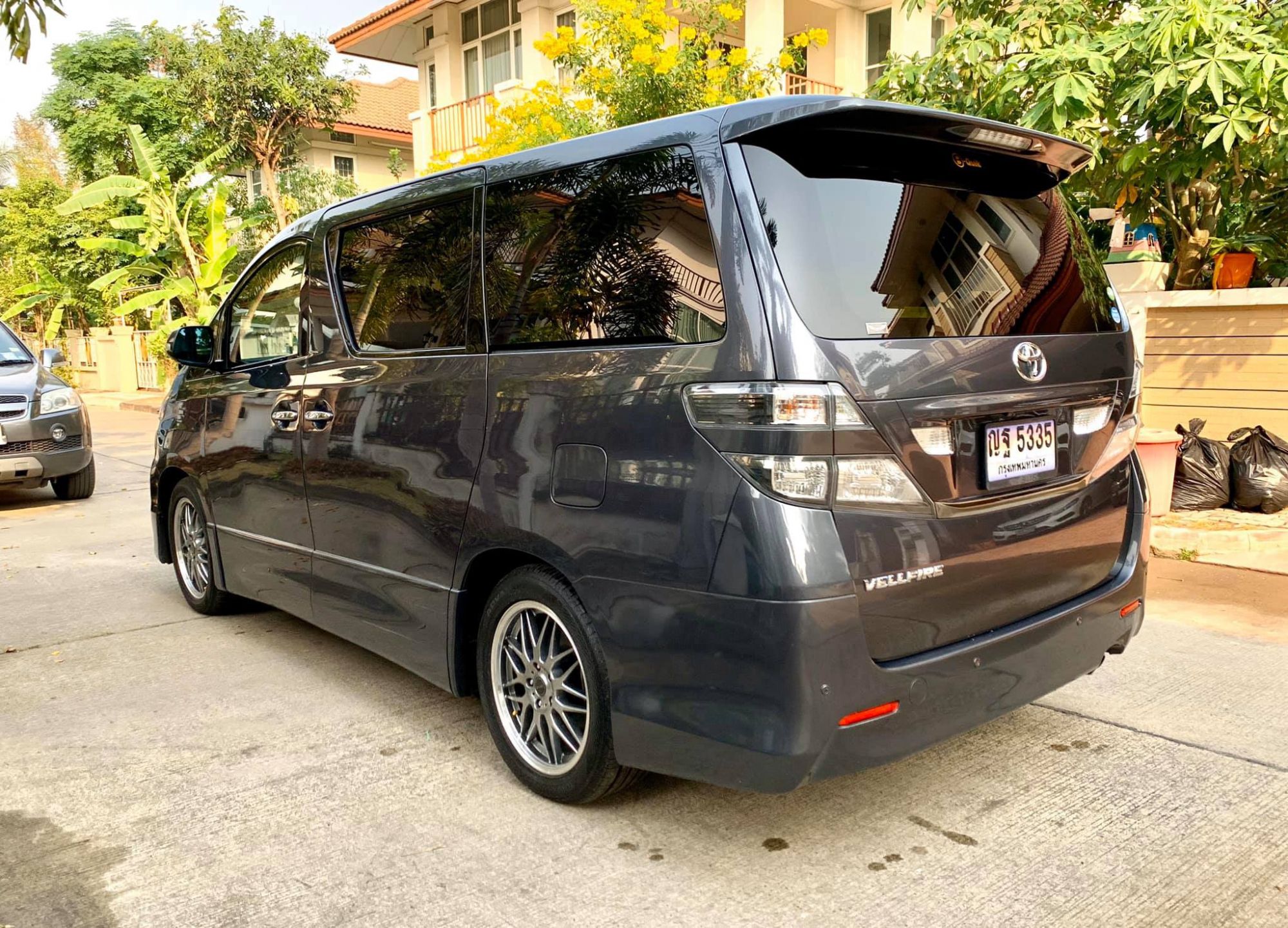 Toyota Vellfire ปี 2011 สีเทา (รูปที่ 6)