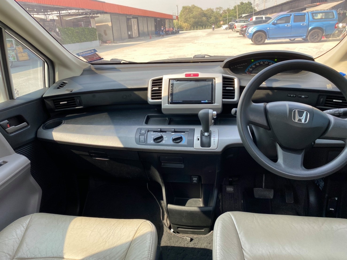 Honda Freed ปี 2010 สีขาว (รูปที่ 5)