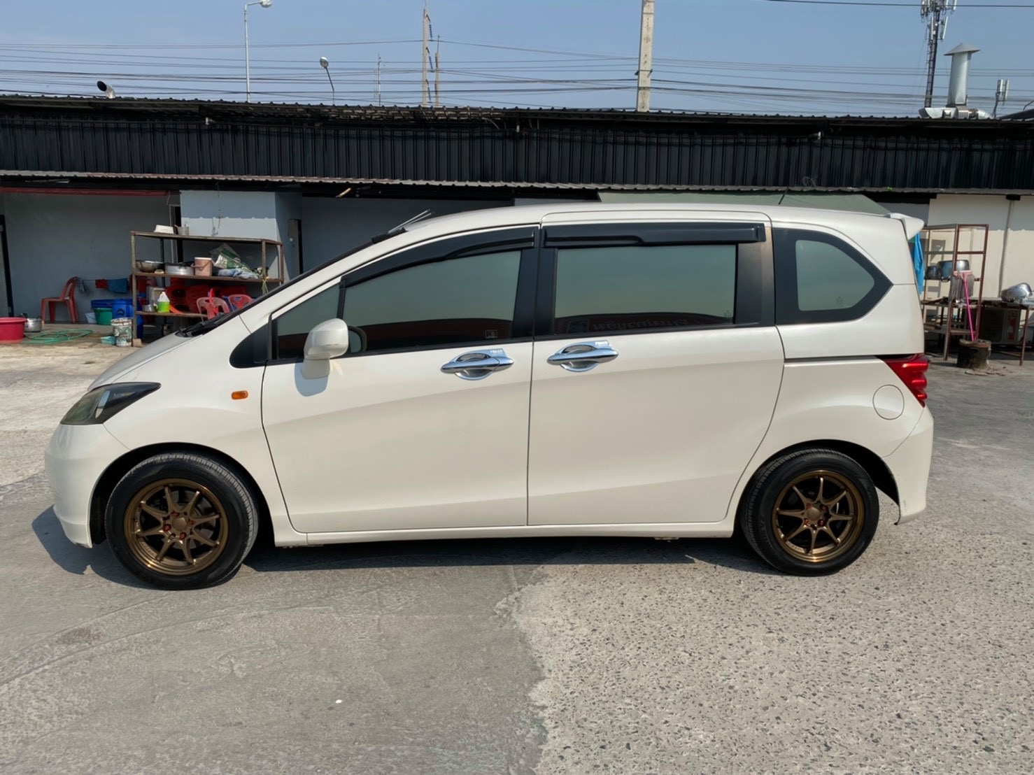 Honda Freed ปี 2010 สีขาว (รูปที่ 3)