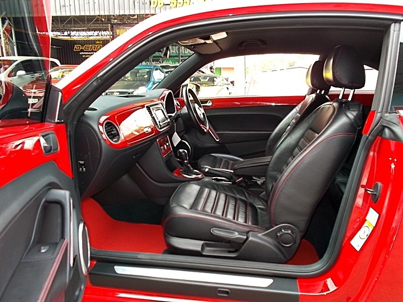 Volkswagen Beetle ปี 2012 สีแดง (รูปที่ 10)