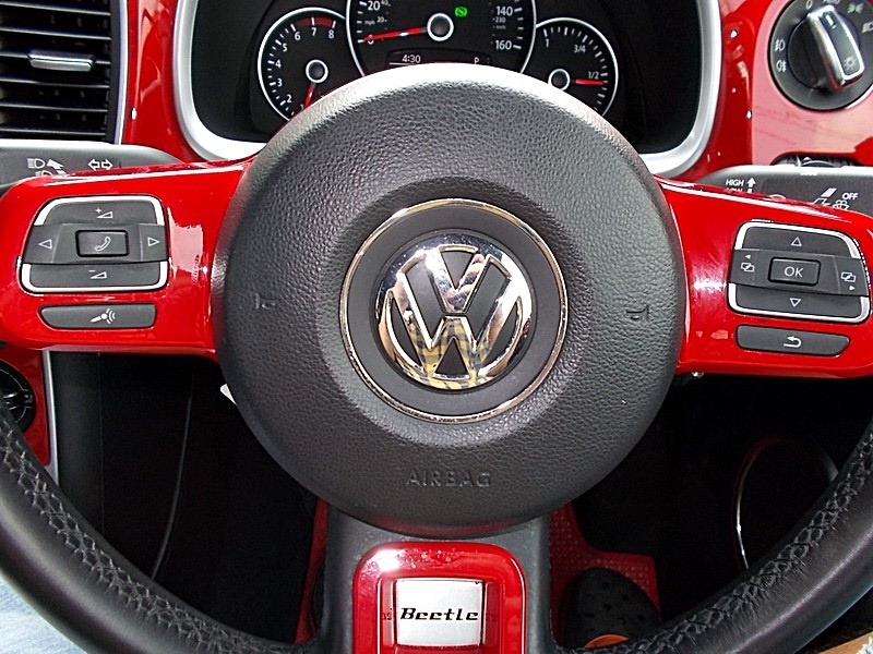 Volkswagen Beetle ปี 2012 สีแดง