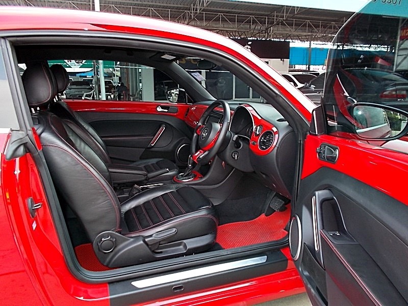 Volkswagen Beetle ปี 2012 สีแดง (รูปที่ 12)