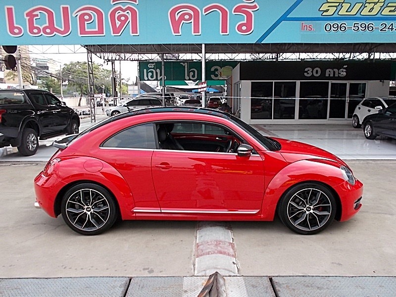 Volkswagen Beetle ปี 2012 สีแดง (รูปที่ 5)