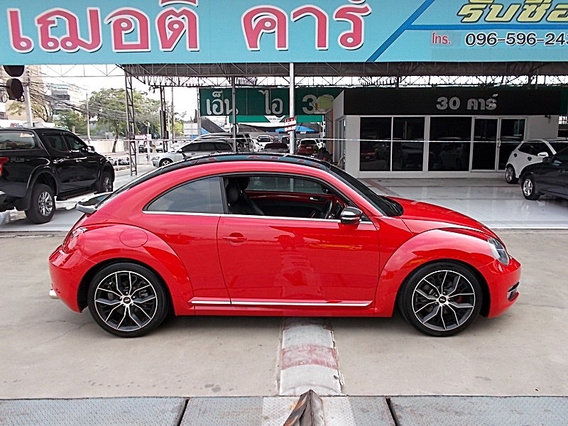 Volkswagen Beetle ปี 2012 สีแดง