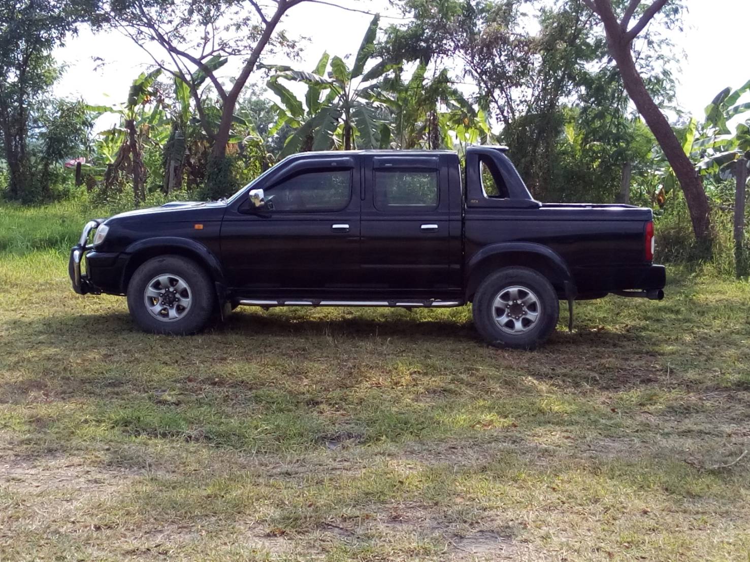 Nissan Frontier​ ปี 2001 สีดำ
