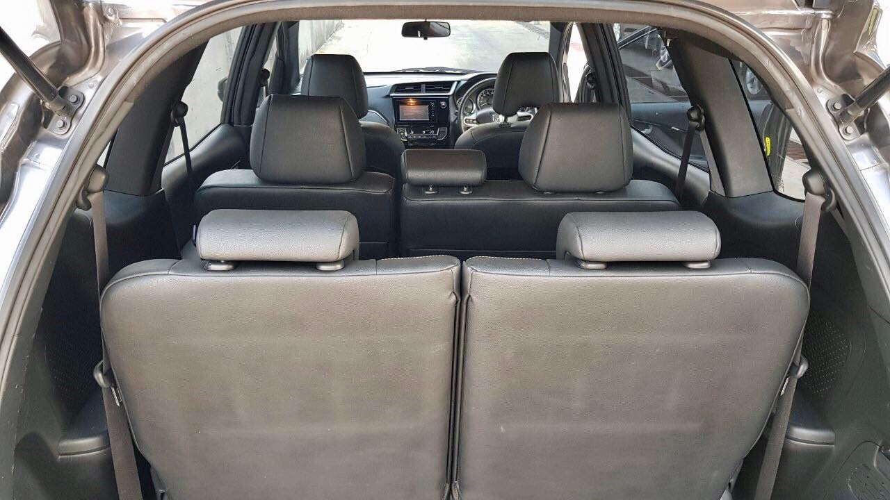 Honda BR-V ปี 2016 สีเทา (รูปที่ 12)