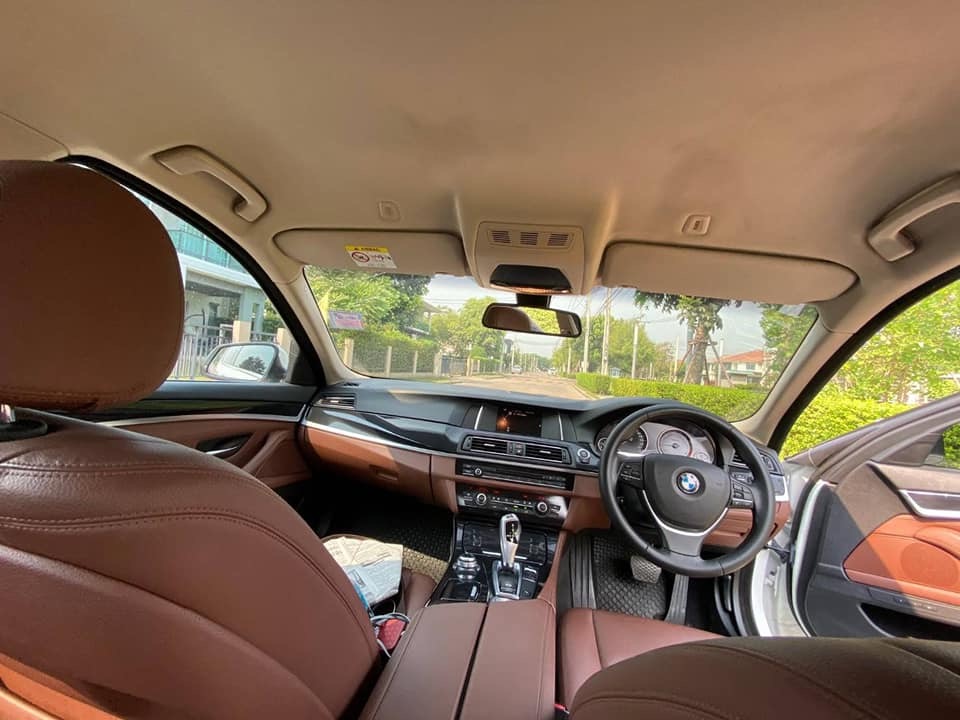 BMW 5 Series F10 520d ปี 2015 สีขาว (รูปที่ 8)