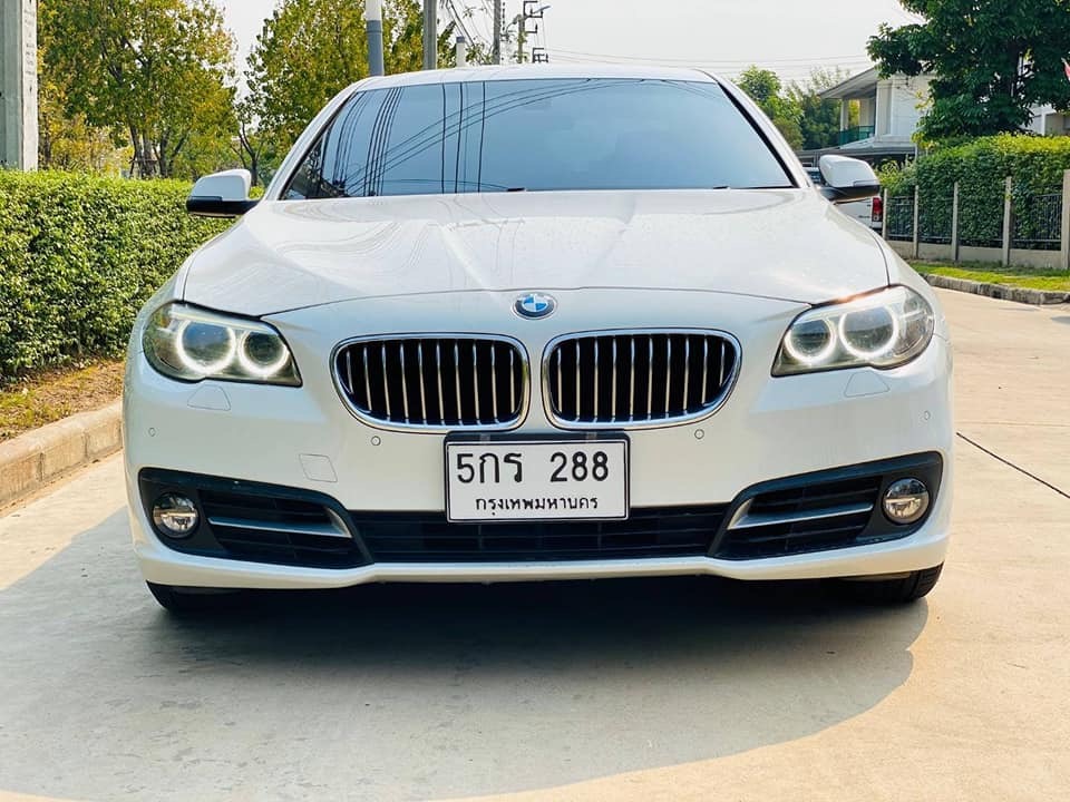 BMW 5 Series F10 520d ปี 2015 สีขาว