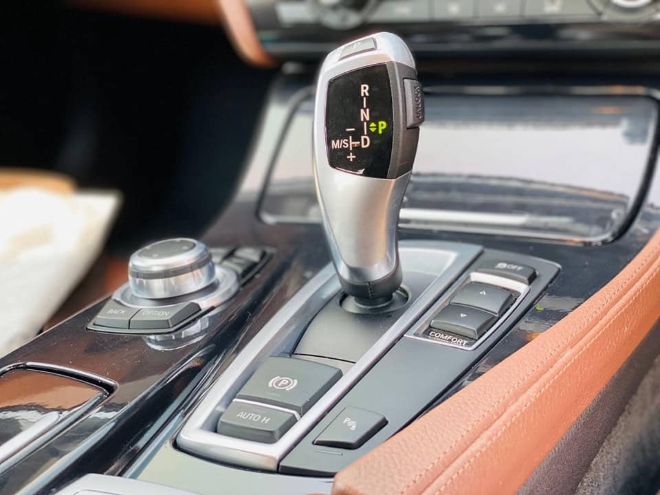 BMW 5 Series F10 520d ปี 2015 สีขาว (รูปที่ 10)
