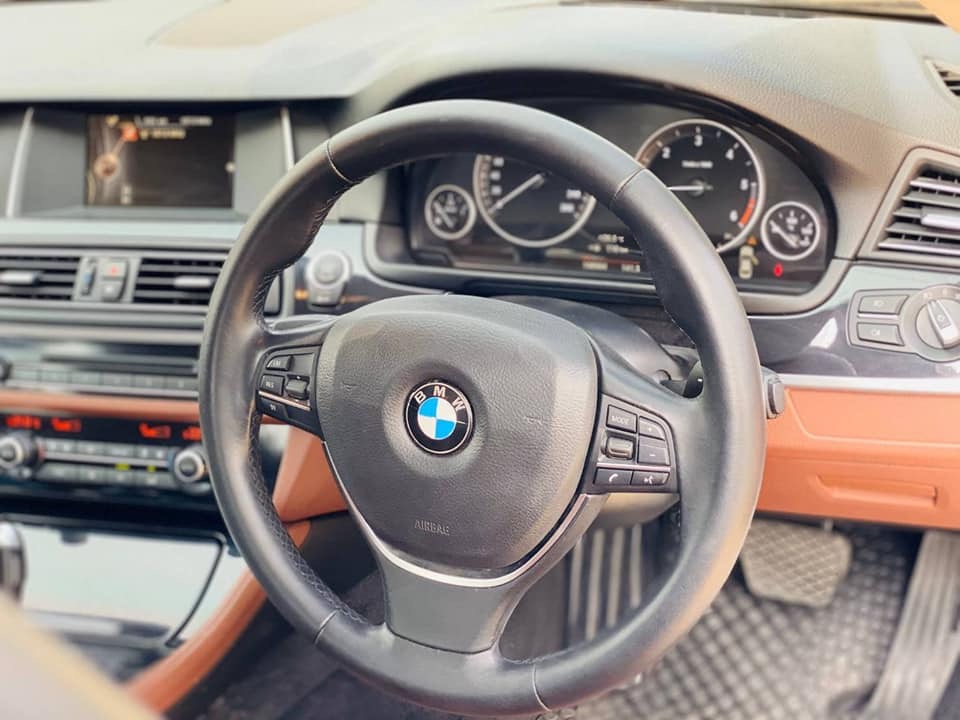 BMW 5 Series F10 520d ปี 2015 สีขาว (รูปที่ 13)