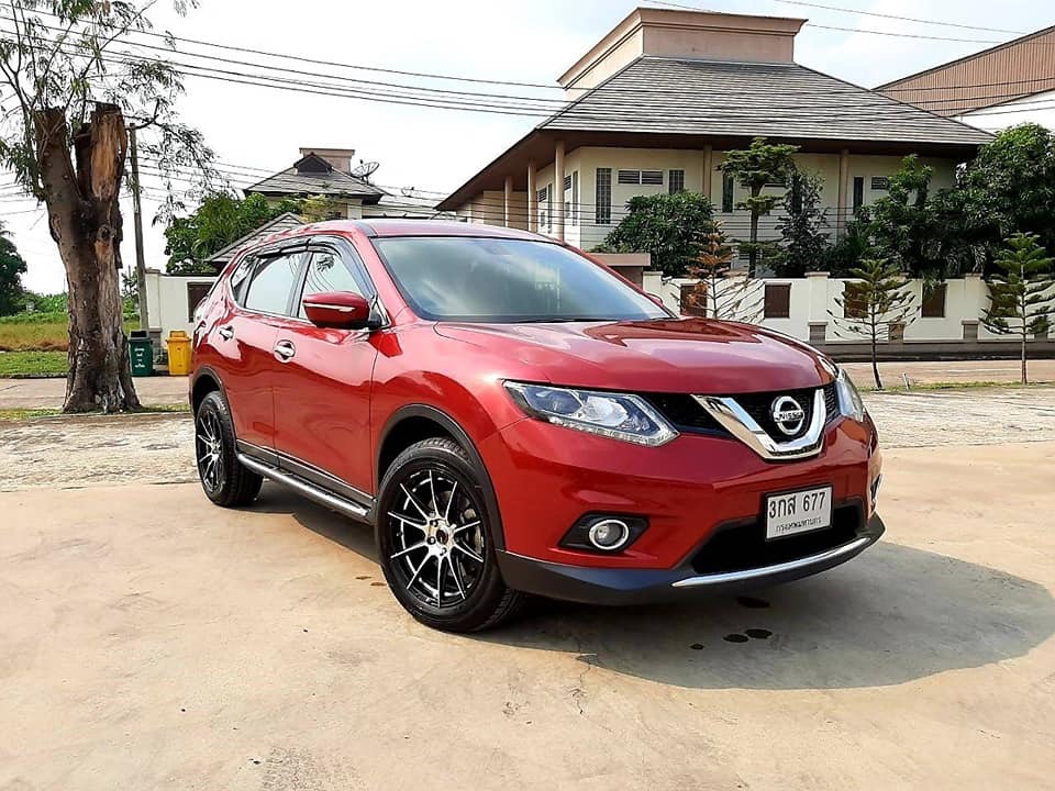 Nissan X-trail ปี 2015 สีแดง