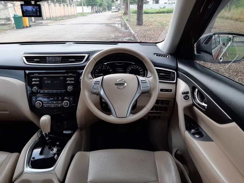 Nissan X-trail ปี 2015 สีแดง (รูปที่ 8)