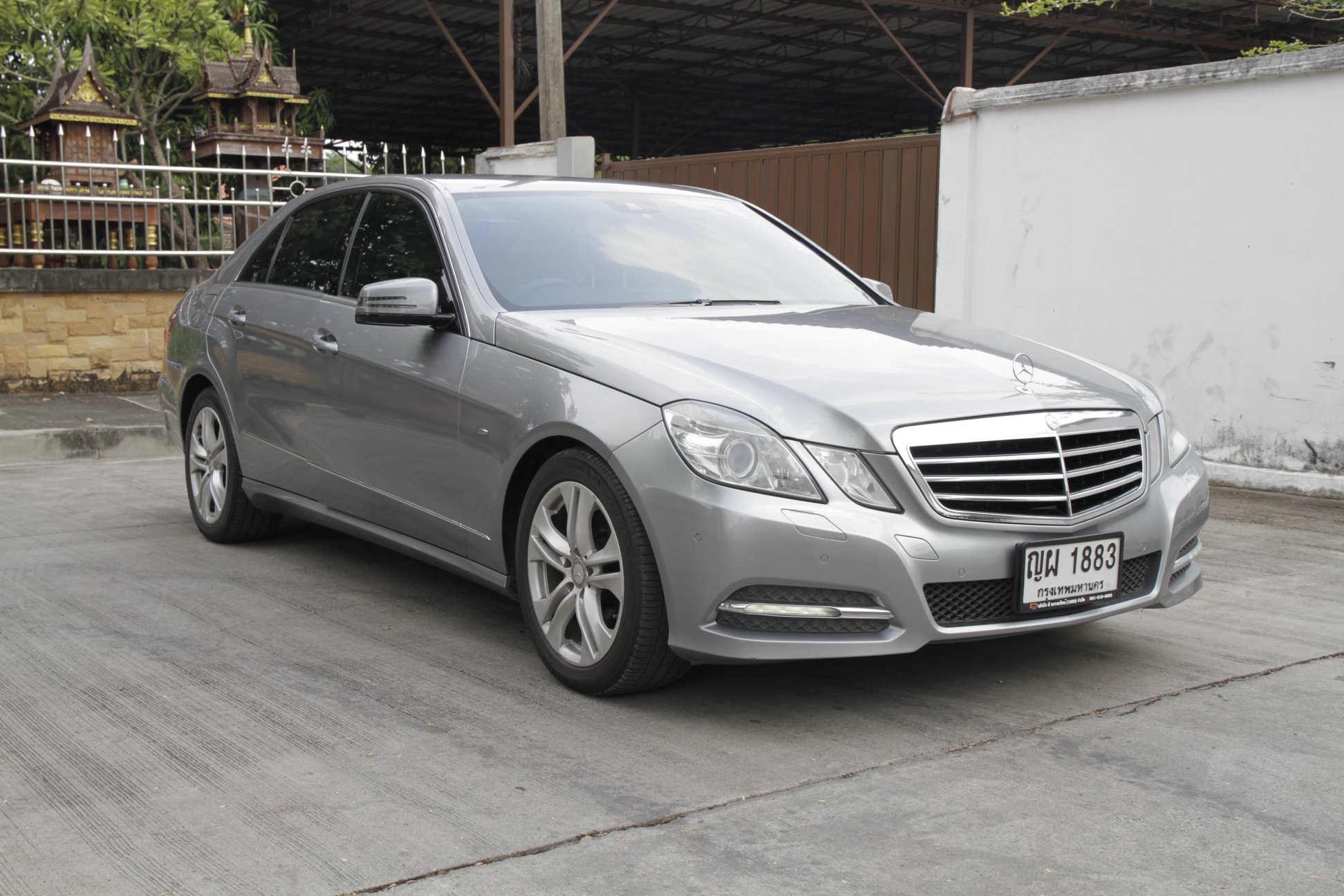 Mercedes-Benz E-Class W212 E250 ปี 2011 สีเทา (รูปที่ 2)