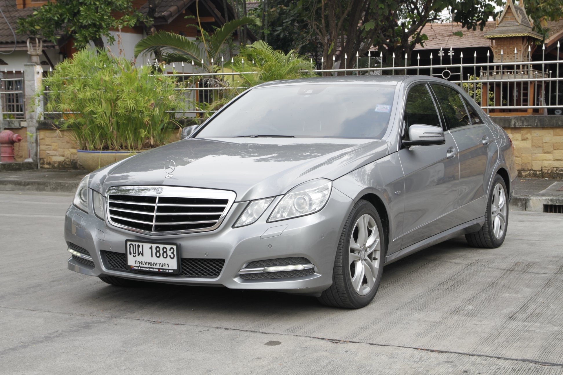 Mercedes-Benz E-Class W212 E250 ปี 2011 สีเทา