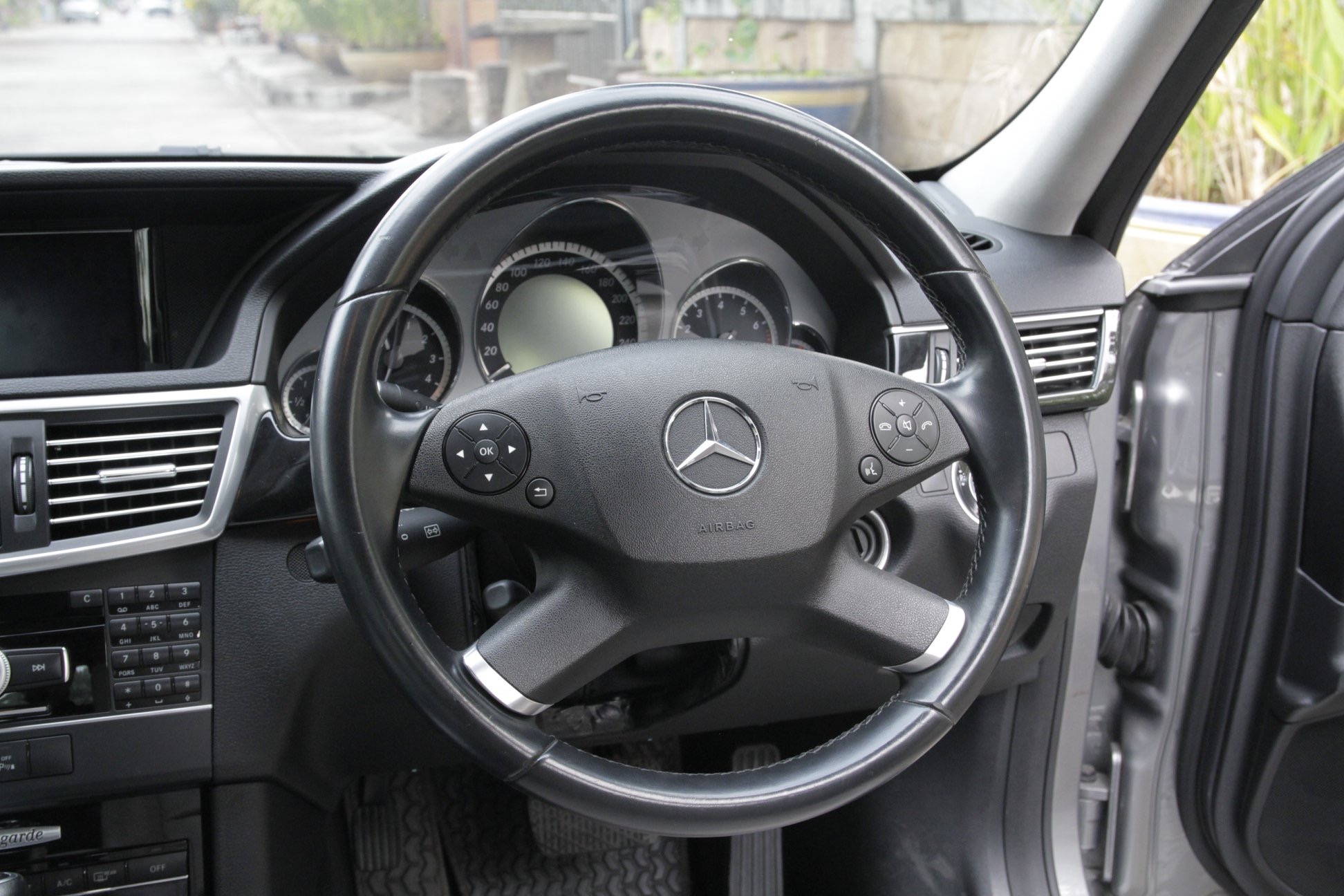 Mercedes-Benz E-Class W212 E250 ปี 2011 สีเทา