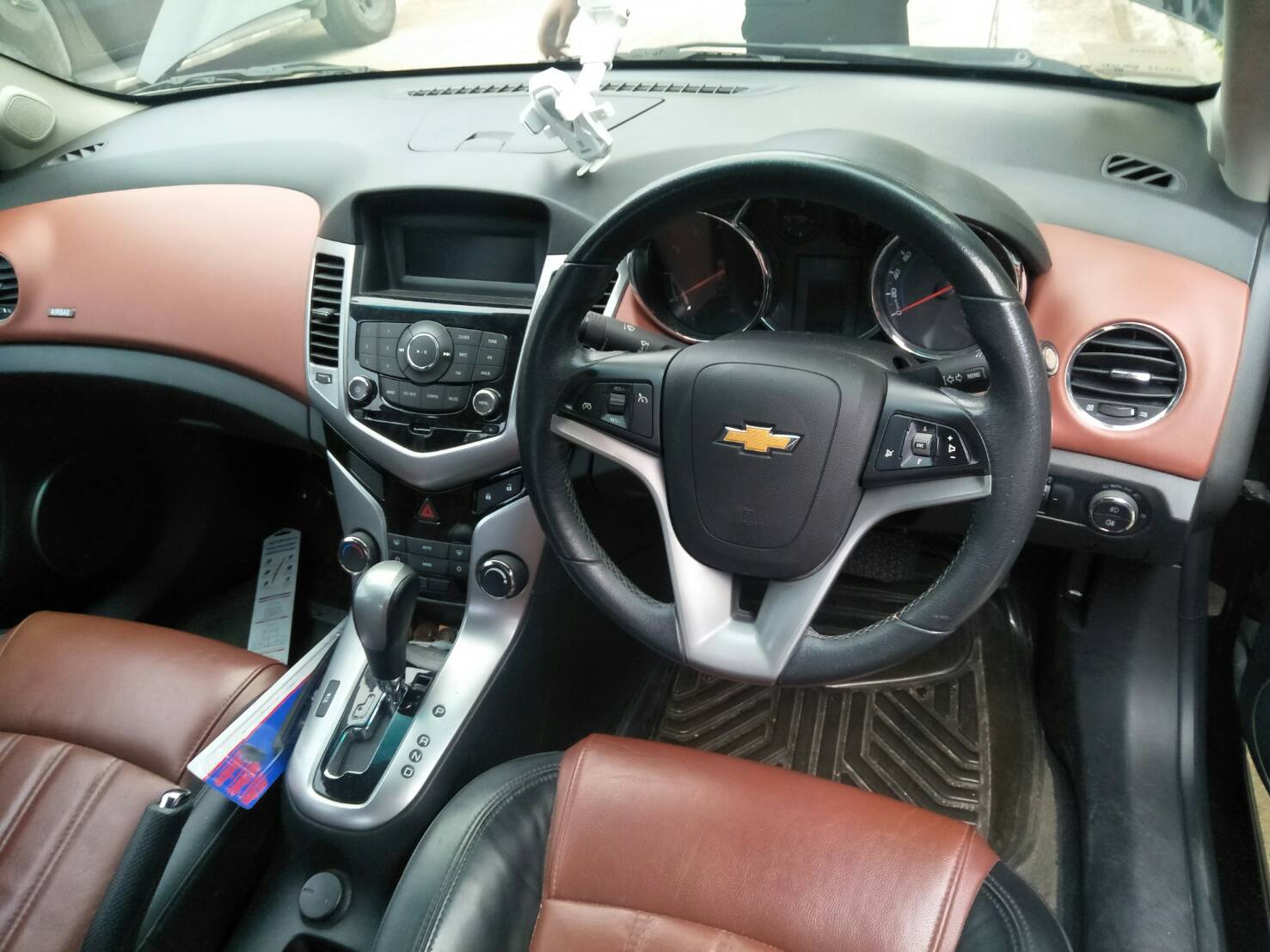 Chevrolet Cruze ปี 2011 สีดำ (รูปที่ 6)