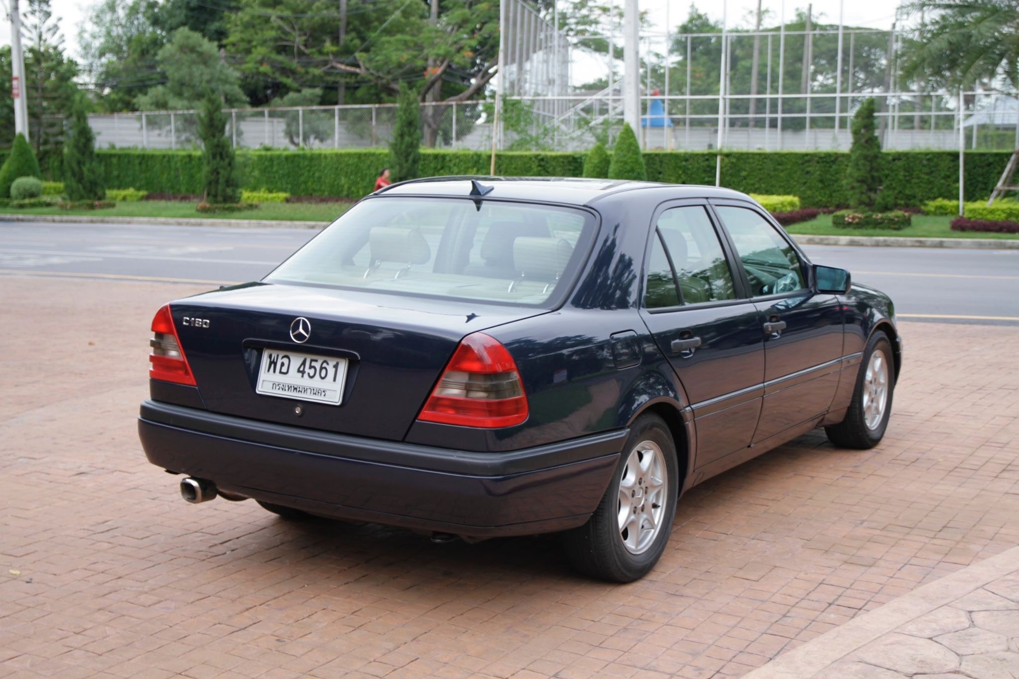 Mercedes-Benz C-Class W202 C180 ปี 1998 สีน้ำเงิน (รูปที่ 4)