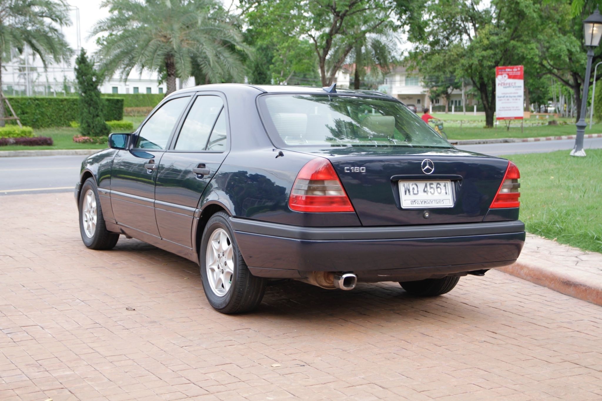 Mercedes-Benz C-Class W202 C180 ปี 1998 สีน้ำเงิน (รูปที่ 3)