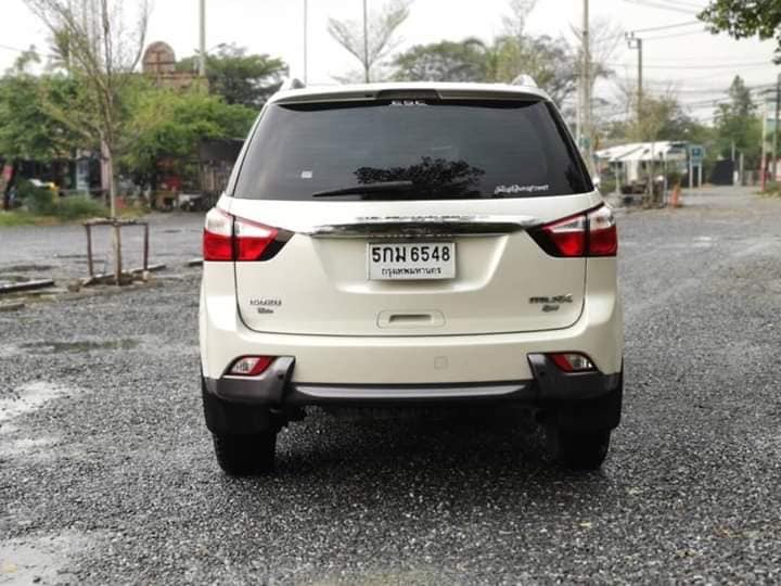 Isuzu MU-X ปี 2013 สีขาว (รูปที่ 6)