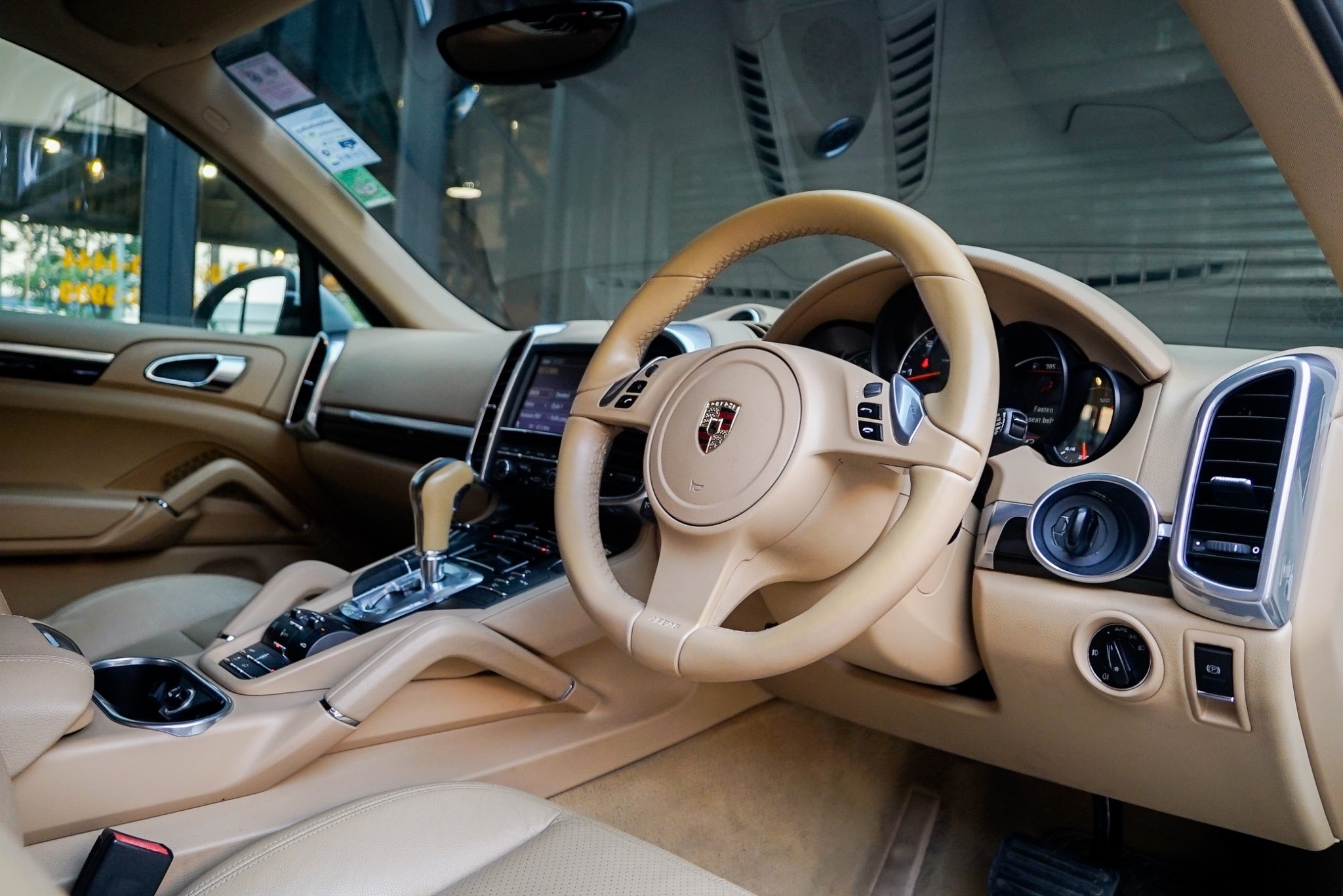 Porsche Cayenne ปี 2011 สีขาว (รูปที่ 11)