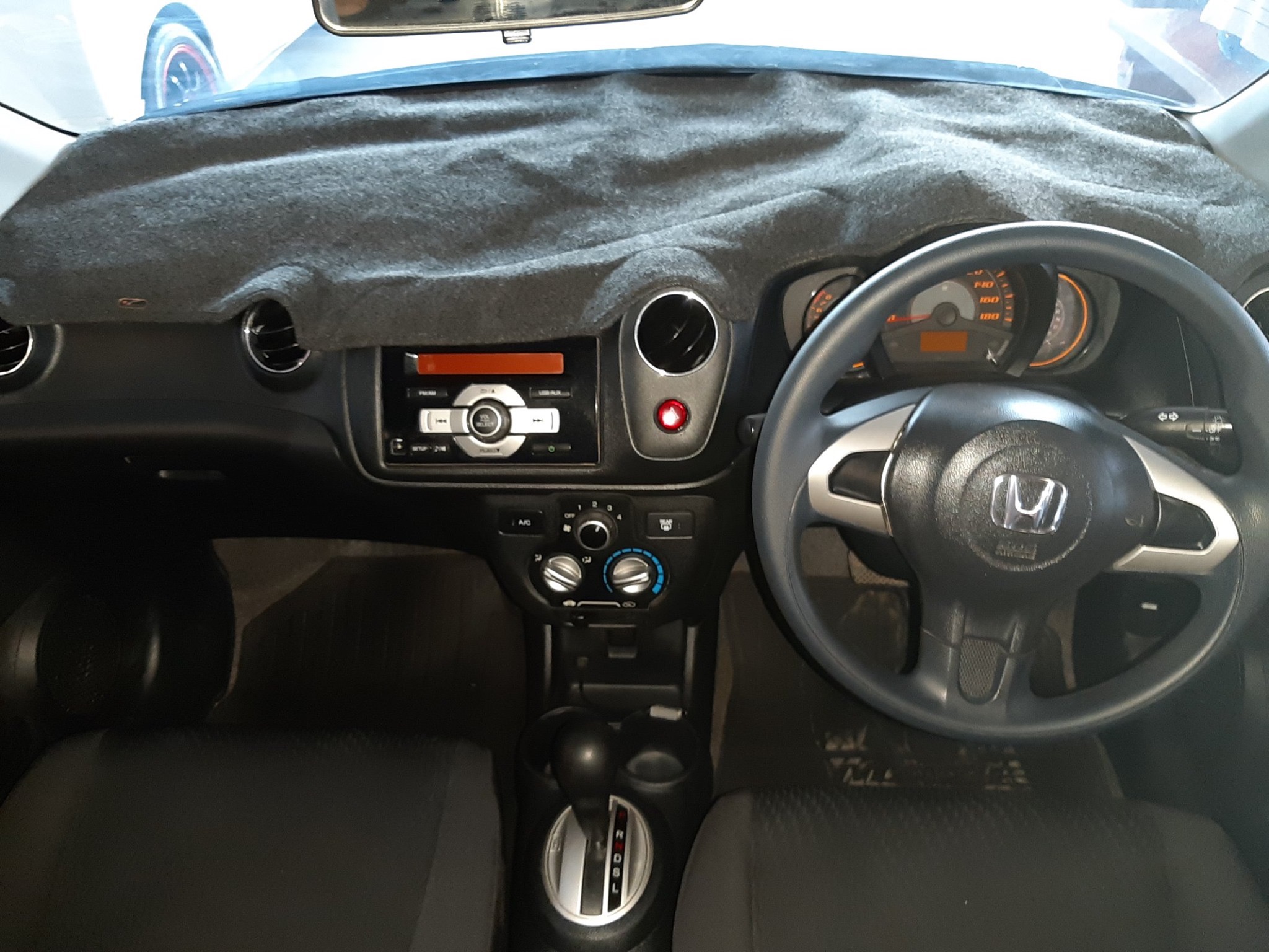 Honda Brio Amaze ปี 2013 สีเงิน (รูปที่ 7)