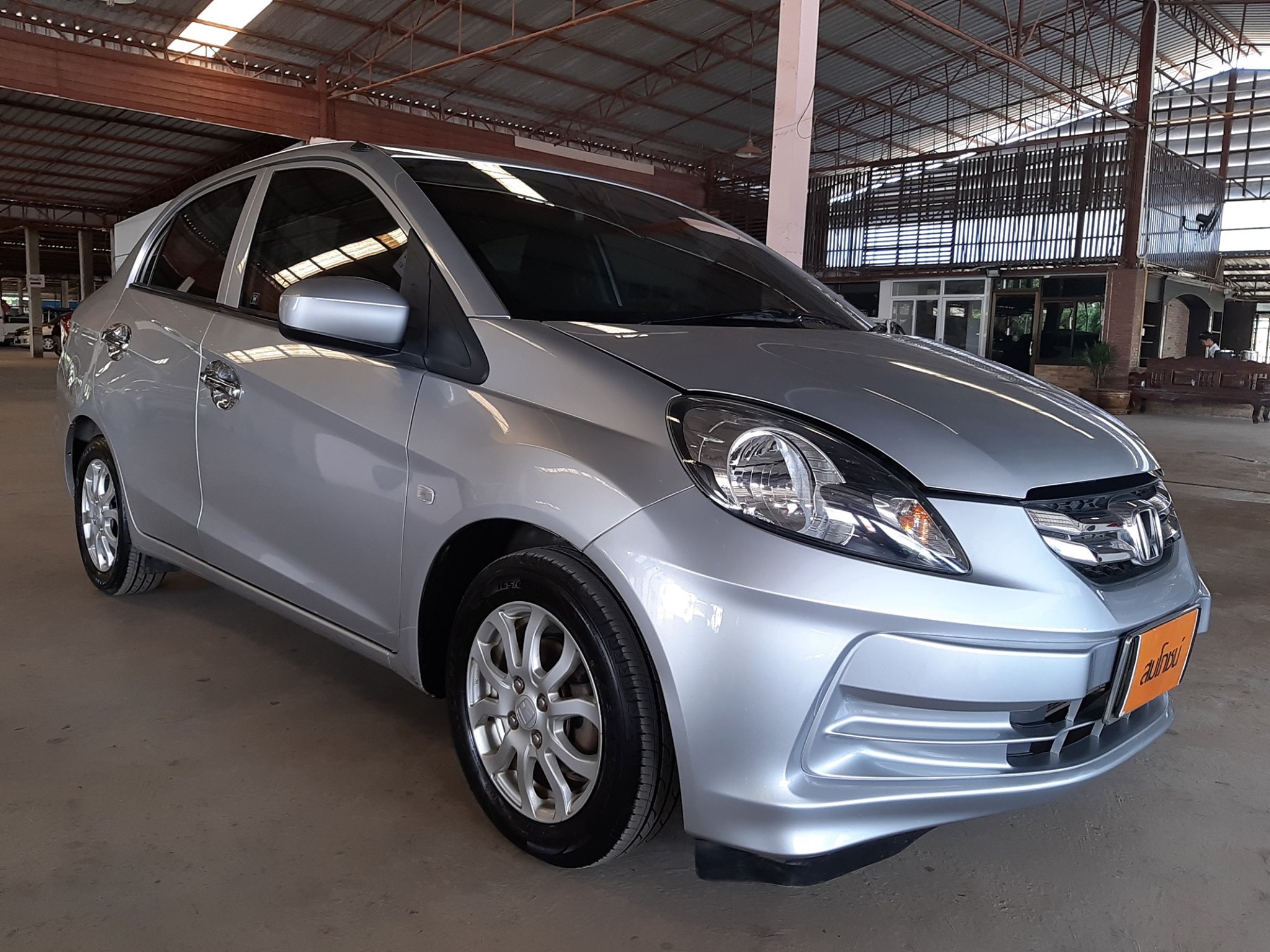 Honda Brio Amaze ปี 2013 สีเงิน (รูปที่ 4)