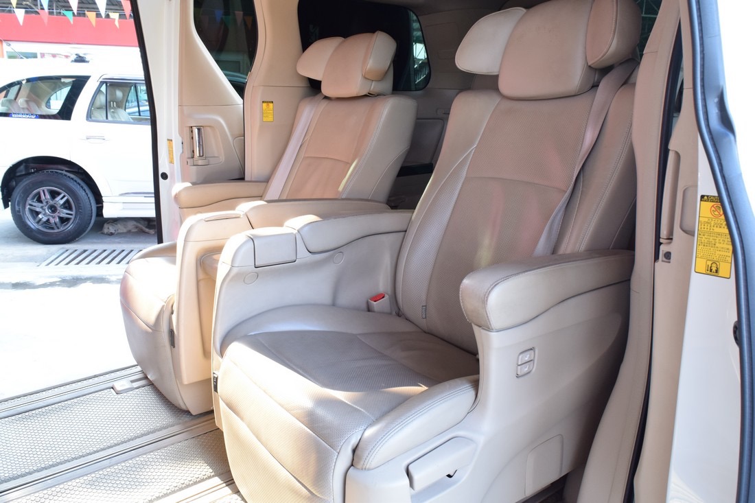 Toyota Alphard ปี 2013 สีขาว (รูปที่ 9)