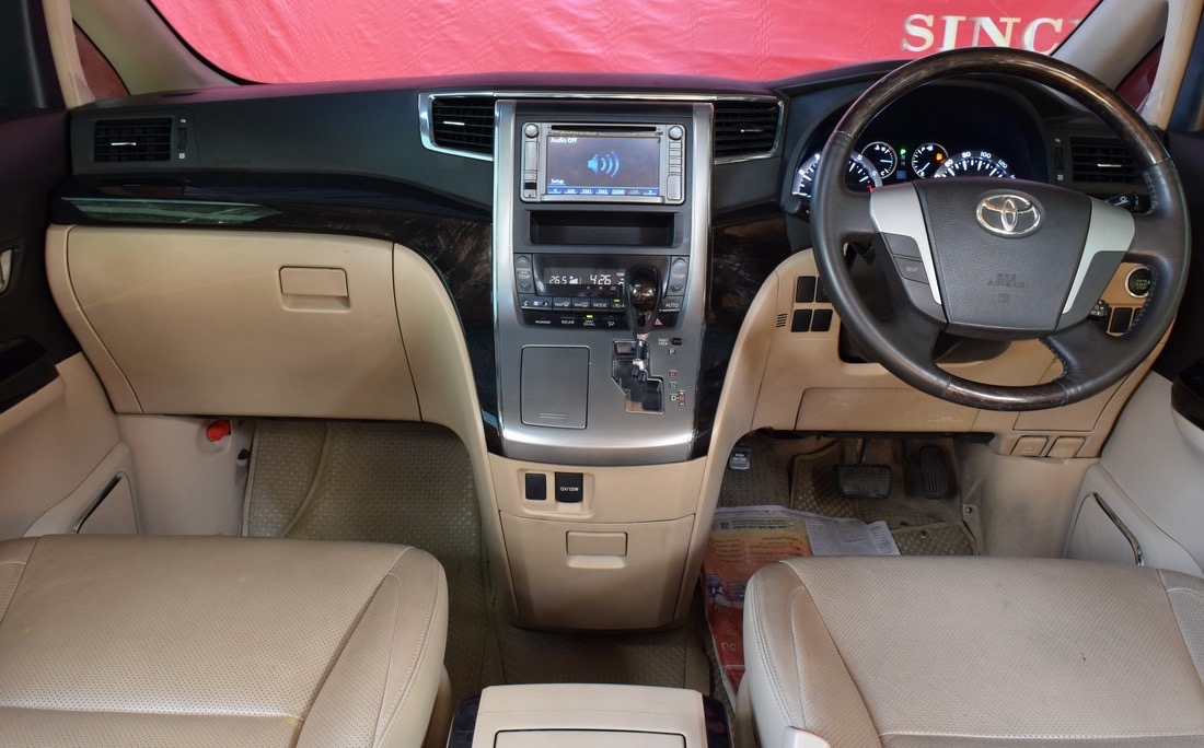 Toyota Alphard ปี 2013 สีขาว (รูปที่ 6)