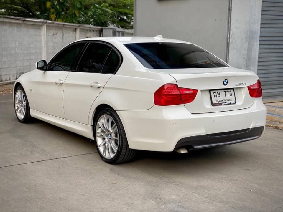 BMW 3 Series E90 320d ปี 2012 สีขาว