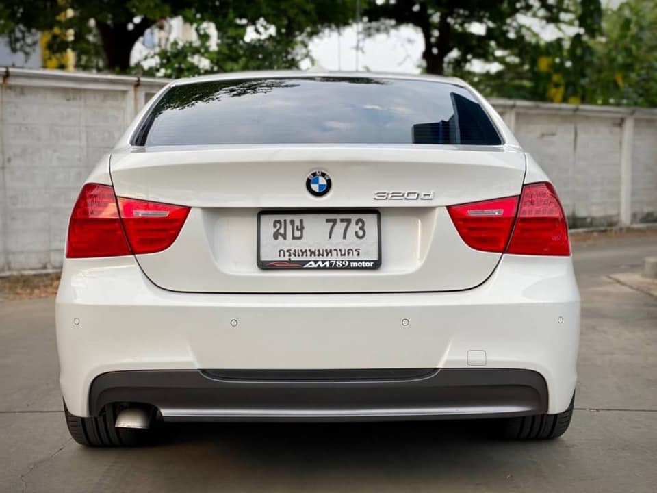 BMW 3 Series E90 320d ปี 2012 สีขาว