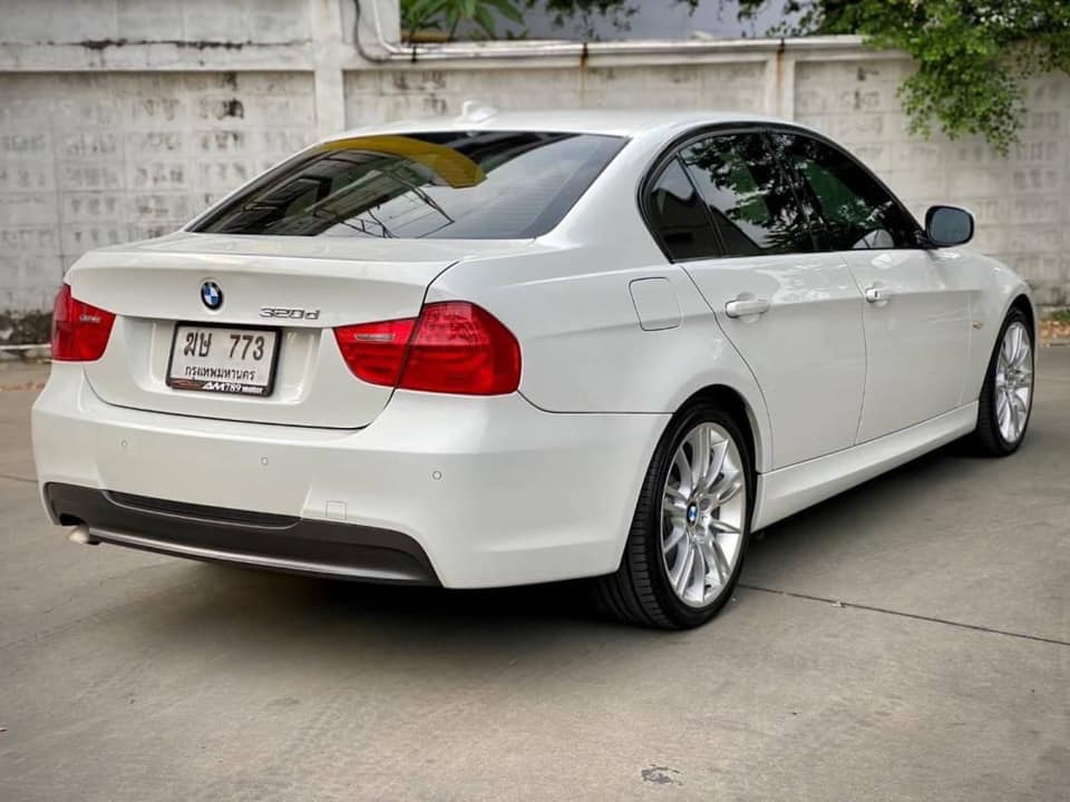 BMW 3 Series E90 320d ปี 2012 สีขาว