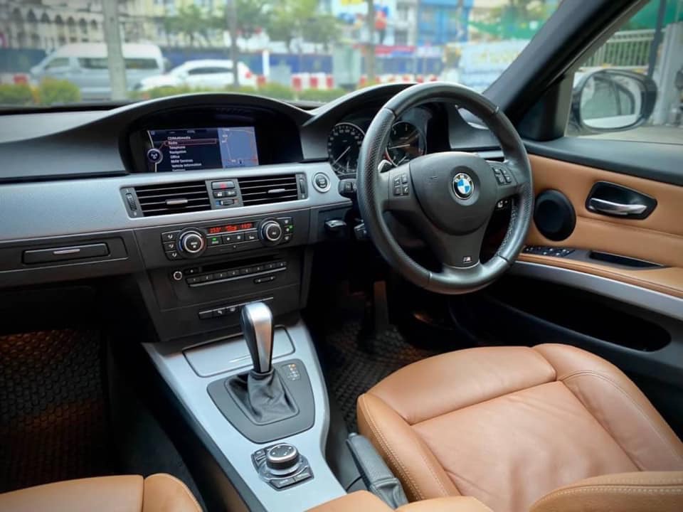 BMW 3 Series E90 320d ปี 2012 สีขาว