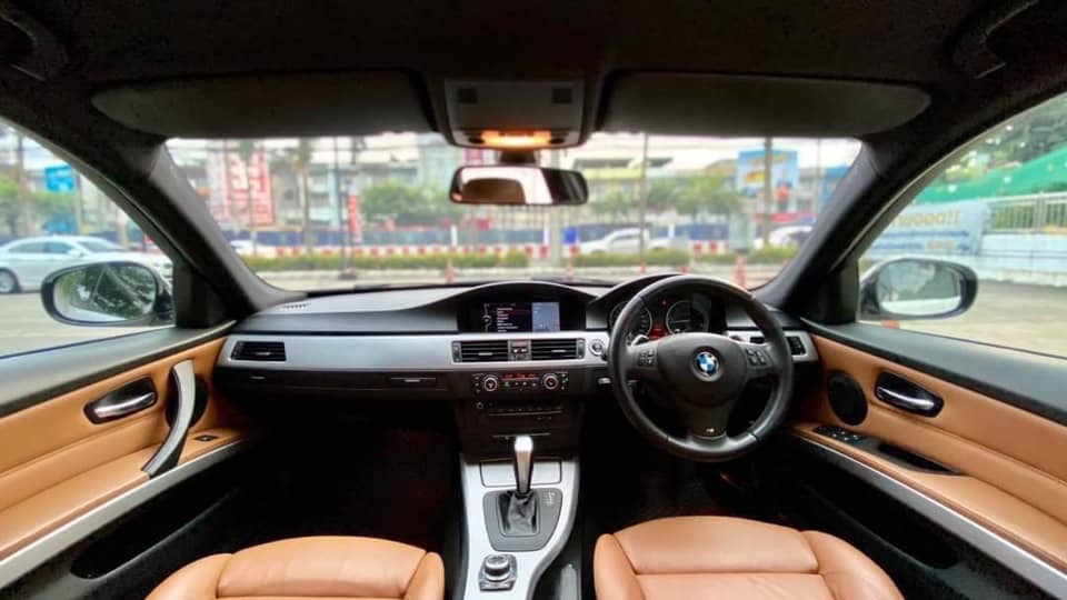 BMW 3 Series E90 320d ปี 2012 สีขาว