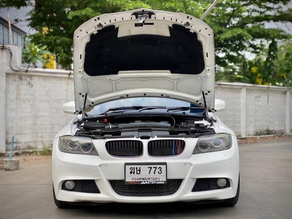 BMW 3 Series E90 320d ปี 2012 สีขาว