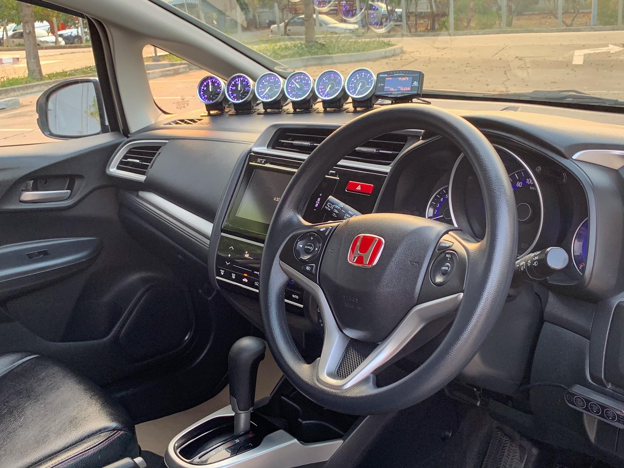 Honda Jazz GK ปี 2015 สีขาว (รูปที่ 17)