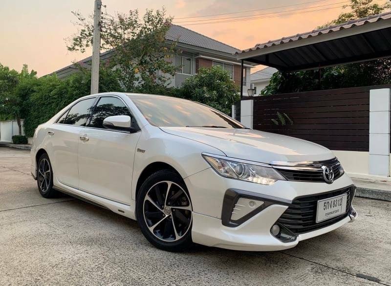 Toyota Camry ไมเนอร์เชนจ์ ปี 2016 สีขาว