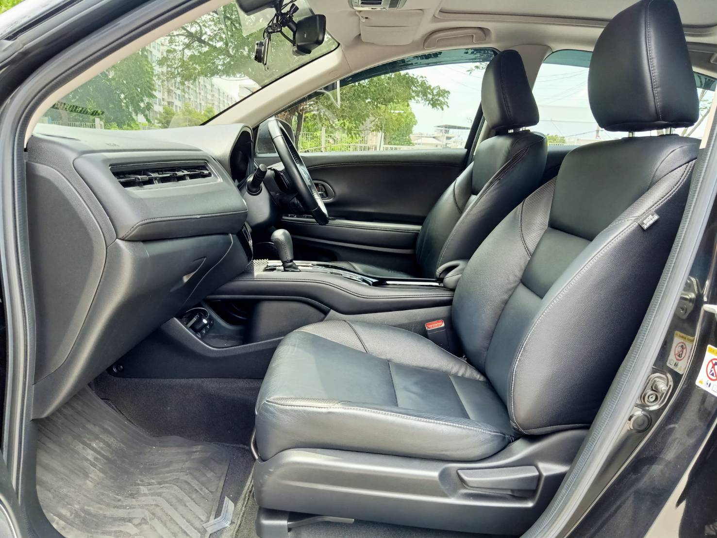 Honda HR-V ปี 2015 สีดำ (รูปที่ 4)