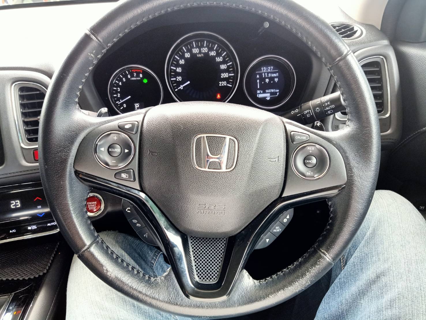 Honda HR-V ปี 2015 สีดำ (รูปที่ 10)