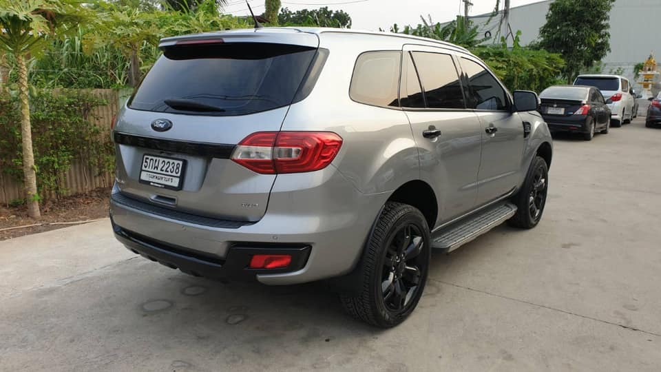 Ford Everest ปี 2016 สีเงิน (รูปที่ 2)