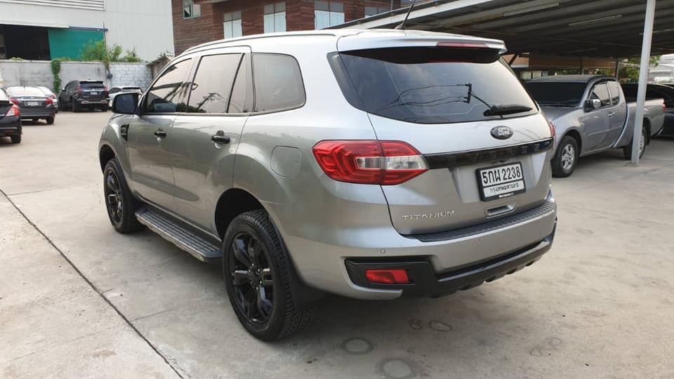 Ford Everest ปี 2016 สีเงิน (รูปที่ 5)