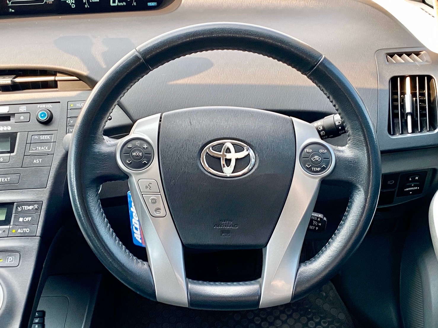 Toyota Prius ปี 2011 สีขาว (รูปที่ 11)
