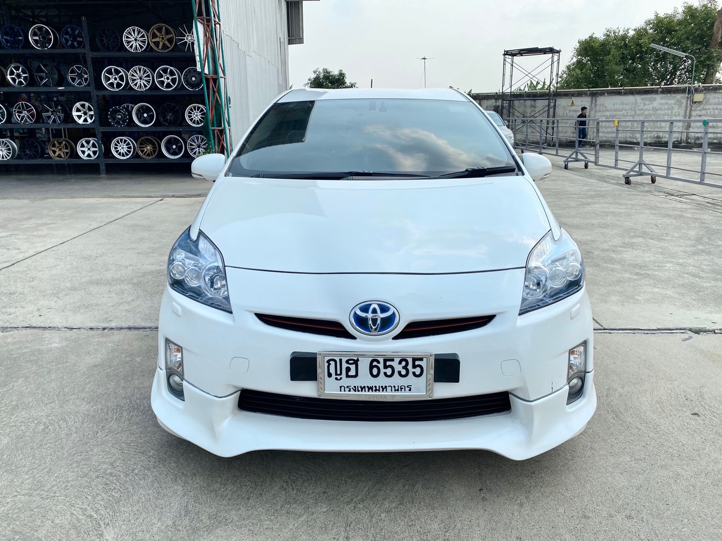 Toyota Prius ปี 2011 สีขาว (รูปที่ 2)