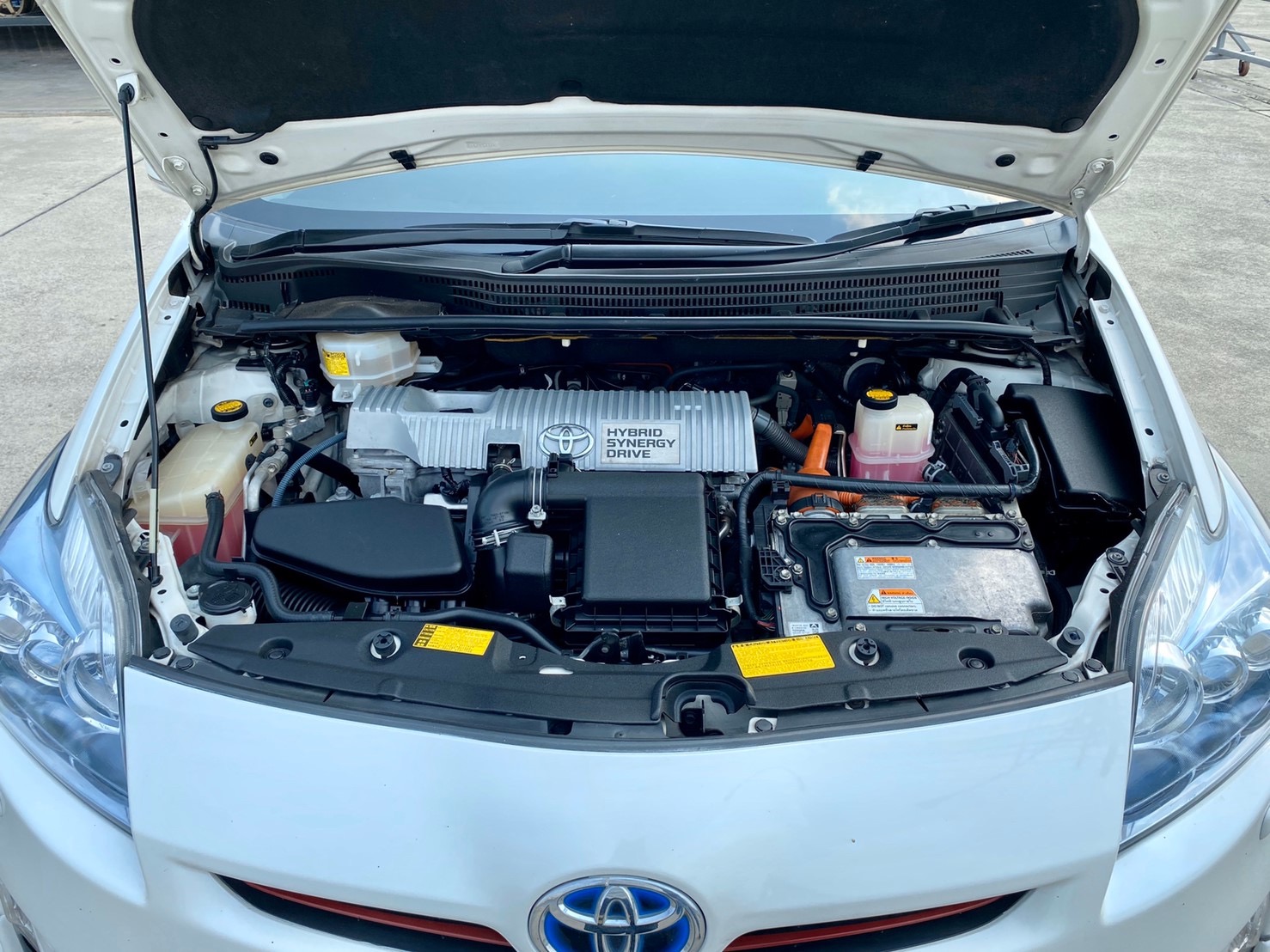 Toyota Prius ปี 2011 สีขาว (รูปที่ 6)