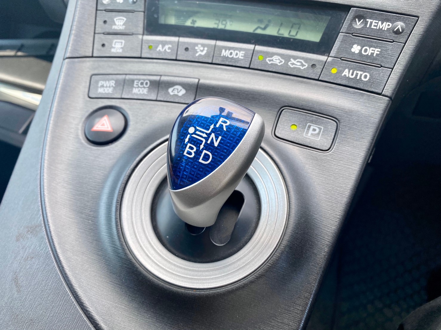 Toyota Prius ปี 2011 สีขาว (รูปที่ 8)