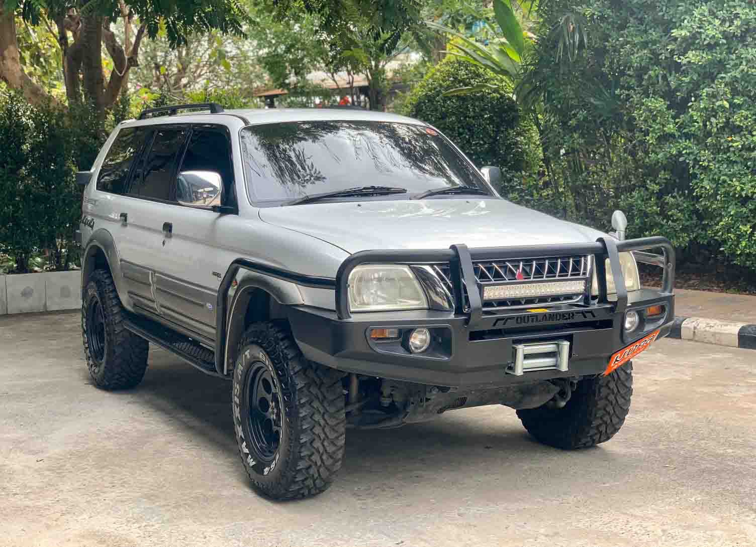 Mitsubishi Strada G-Wagon ปี 2002 สีขาว