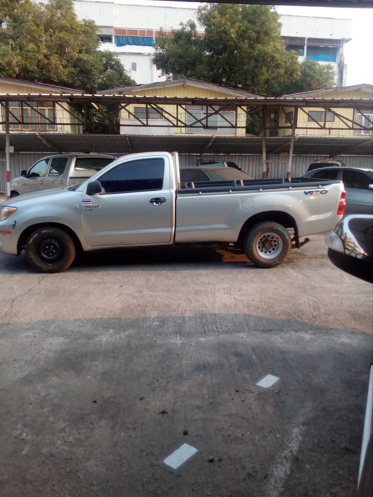 Toyota Hilux Vigo ตอนเดียว ปี 2006 สีเทา