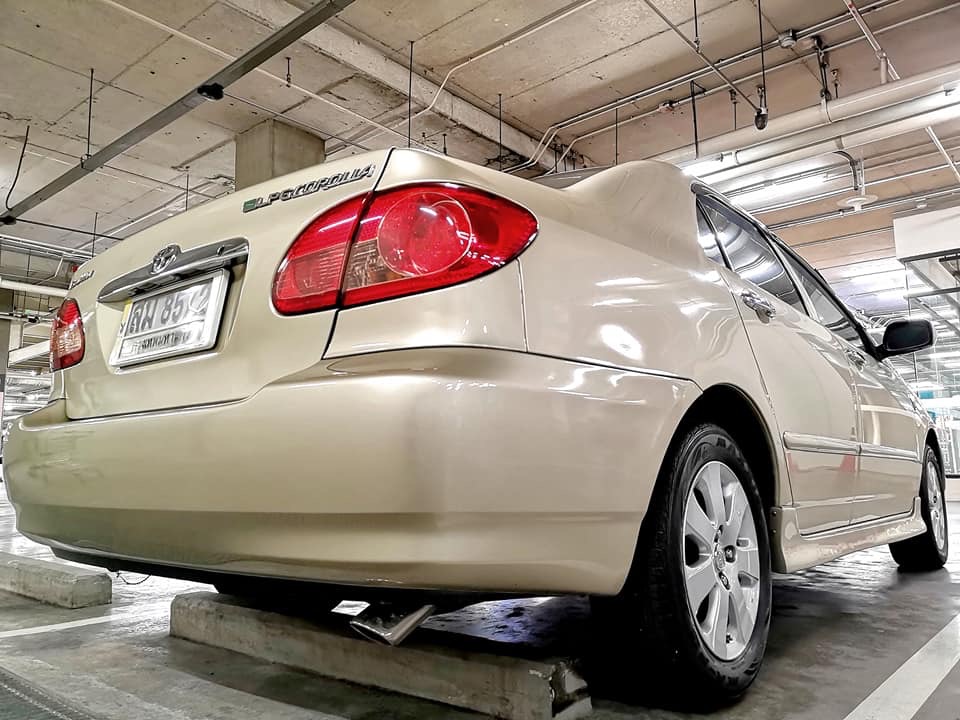 Toyota Corolla Altis สีทอง