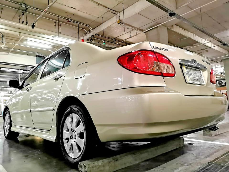 Toyota Corolla Altis สีทอง