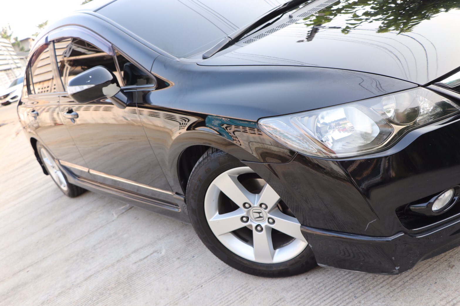 HONDA CIVIC 1.8E NAVI a/t สีดำ (รูปที่ 8)